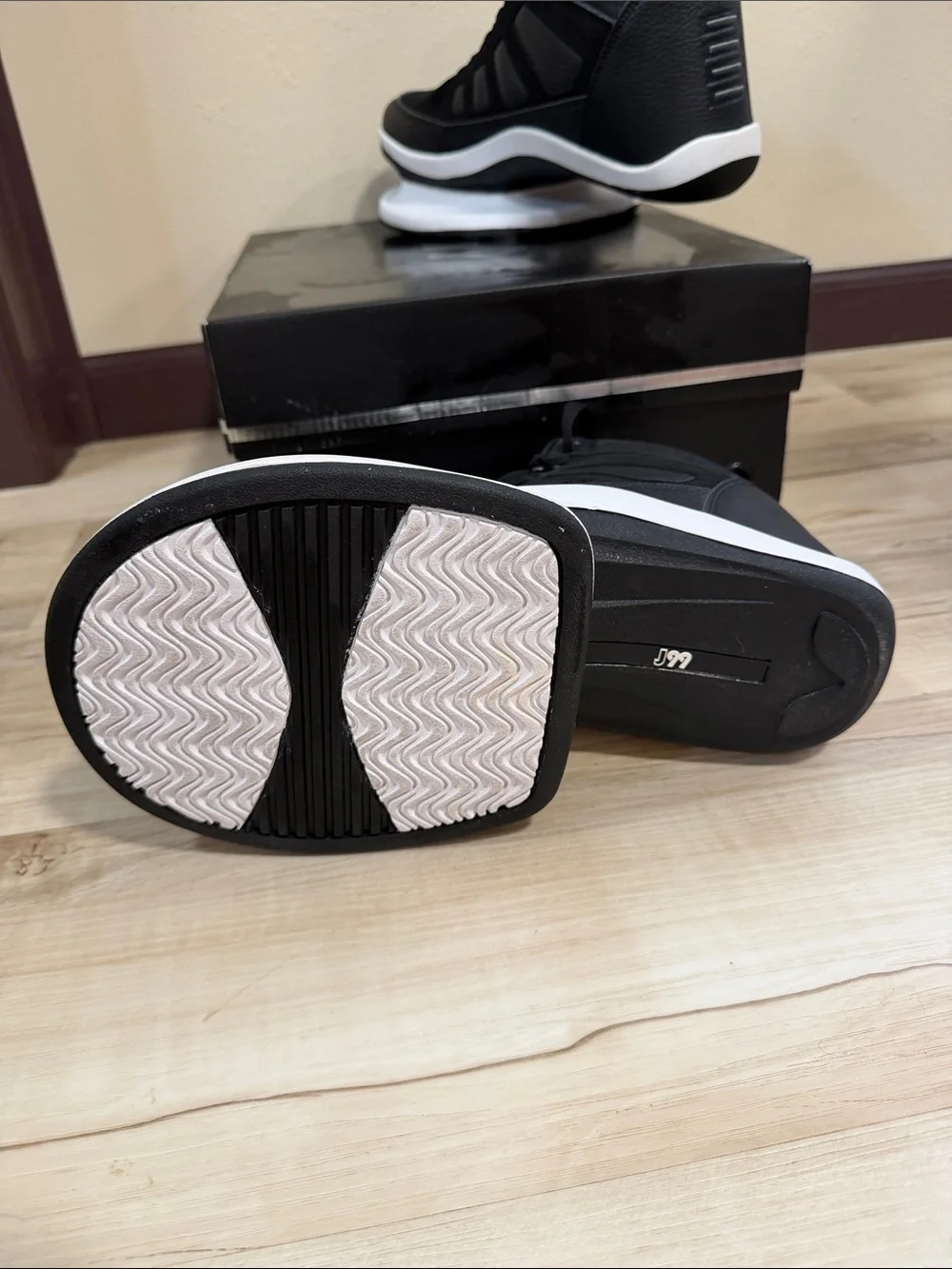 J99 jump shoes